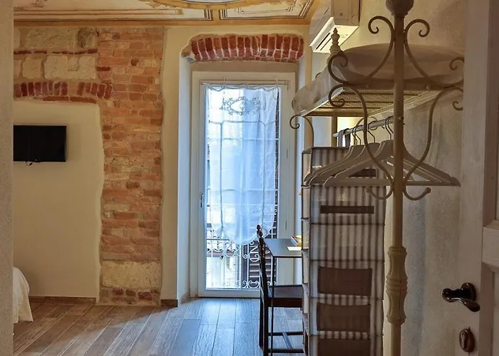 Historic Estate With Private In Monferrato Vakantiehuis Ottiglio